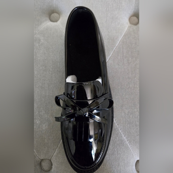 Cute, glossy black shoes - Picture 7 of 7